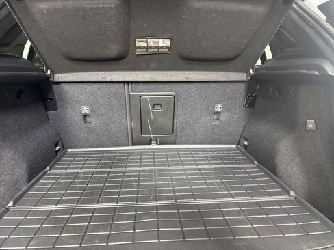 Used 2024 Volvo XC40 B5 Ultimate w/ Protection Package Premier image 22