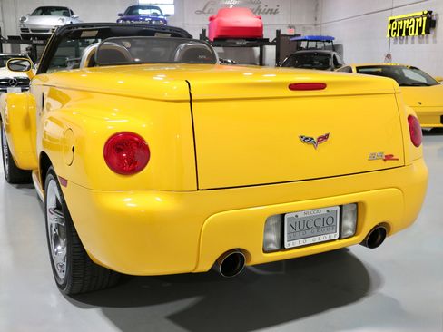 Used 2005 Chevrolet SSR w/ Preferred Equipment Group image 34