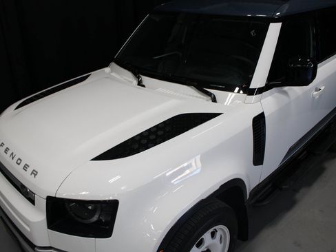 Used 2025 Land Rover Defender 110 S image 9