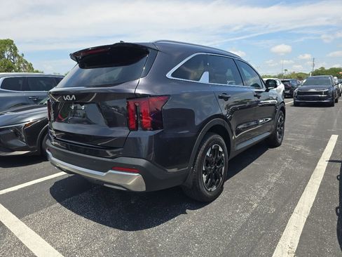 Certified 2025 Kia Sorento S w/ Panoramic Sunroof Package FWD image 9