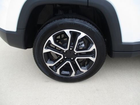 Used 2024 Jeep Compass Limited AWD/4WD image 13