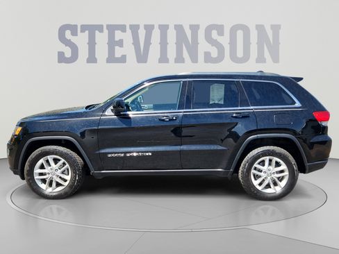 Used 2018 Jeep Grand Cherokee Laredo AWD/4WD image 2