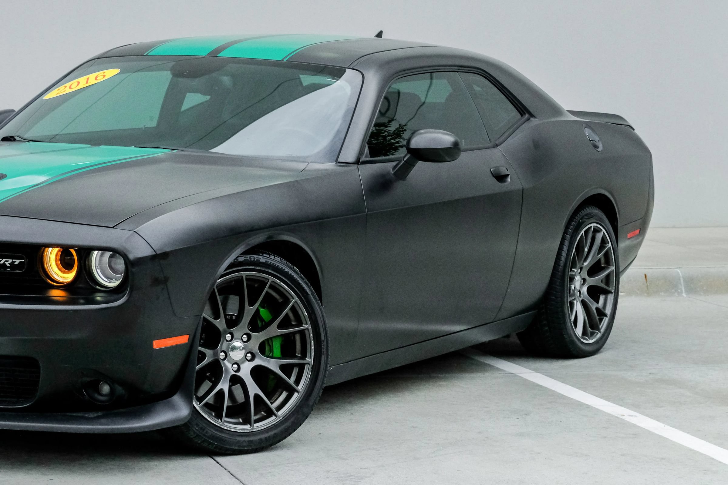 Used 2016 Dodge Challenger SRT w/ Technology Group RWD image 7