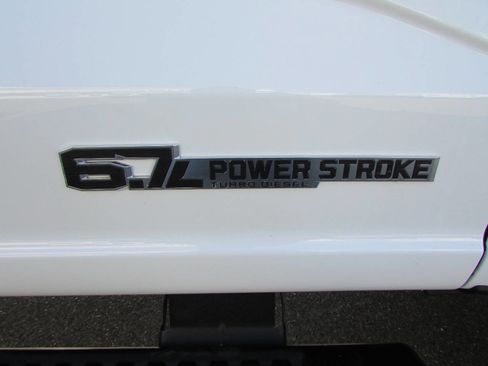 Used 2025 Ford F350 XLT image 7