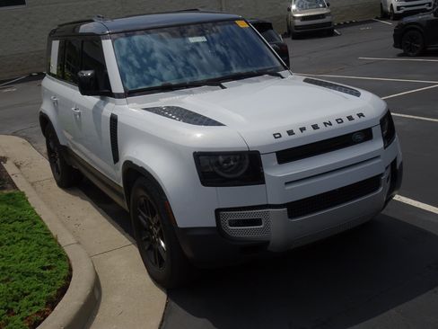Used 2021 Land Rover Defender 110 SE AWD/4WD image 9