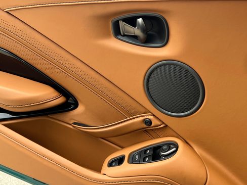 Used 2023 Aston Martin V8 Vantage Roadster RWD image 31