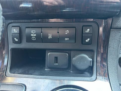 Used 2015 Chevrolet Traverse LT image 25