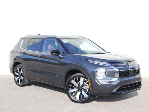 Used 2025 Mitsubishi Outlander SEL FWD image 1