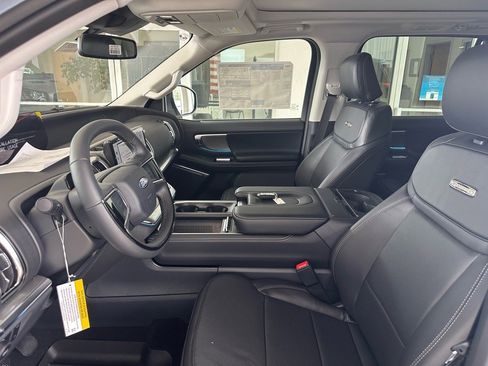 New 2025 Ford Expedition Platinum w/ Driver's Package image 19