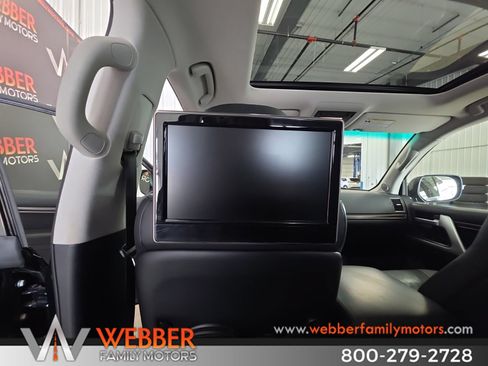 Used 2016 Toyota Land Cruiser w/ Four Season Floor Mat Package AWD/4WD image 29