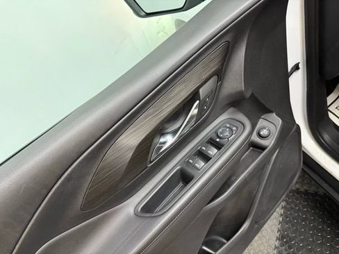 Certified 2023 GMC Terrain SLE w/ Driver Convenience Package image 17