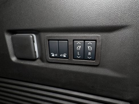 Used 2025 GMC Yukon AT4 w/ Premium Trailering Package image 40