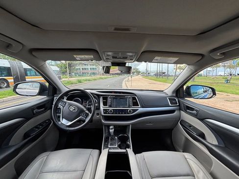 Used 2017 Toyota Highlander XLE image 10