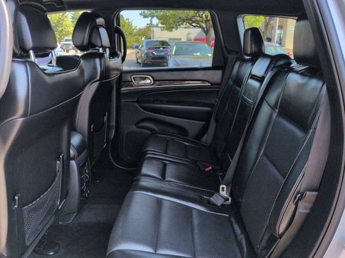 Used 2016 Jeep Grand Cherokee Overland AWD/4WD image 25