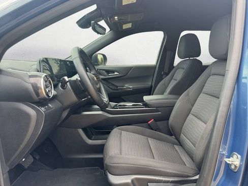 Used 2025 Chevrolet Equinox LT w/ Safety and Technology Package FWD image 9