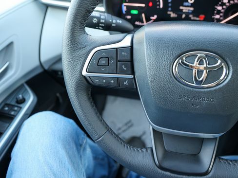 Certified 2026 Toyota Sienna XLE FWD image 18
