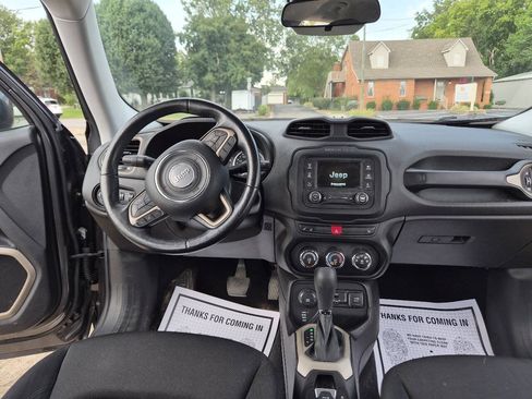 Used 2017 Jeep Renegade Latitude w/ Cold Weather Group AWD/4WD image 15