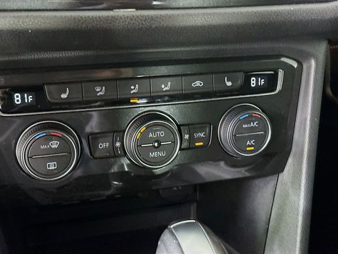 Used 2018 Volkswagen Tiguan SE image 23