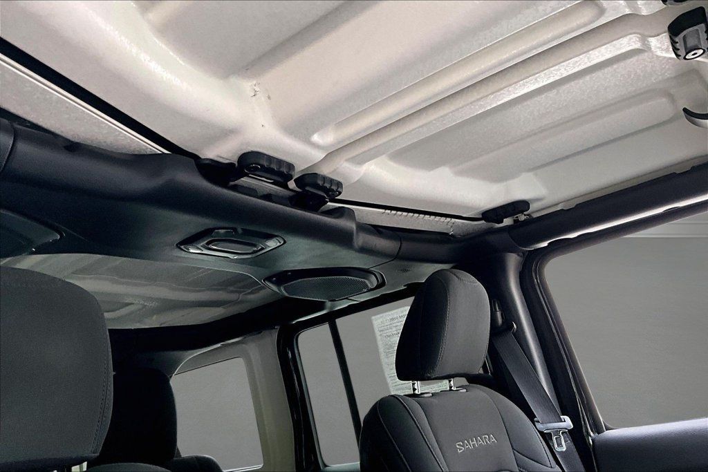 Used 2023 Jeep Wrangler Unlimited Sahara AWD/4WD image 28