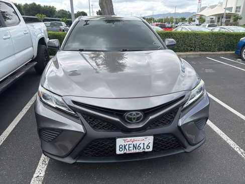 Used 2020 Toyota Camry SE w/ Carpet Mat Package FWD image 3