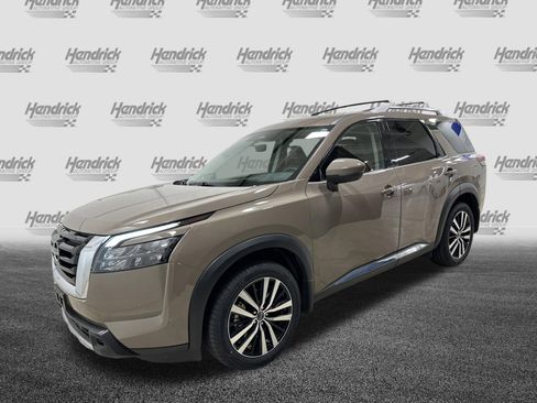 Used 2025 Nissan Pathfinder Platinum w/ Cargo Package AWD/4WD image 5