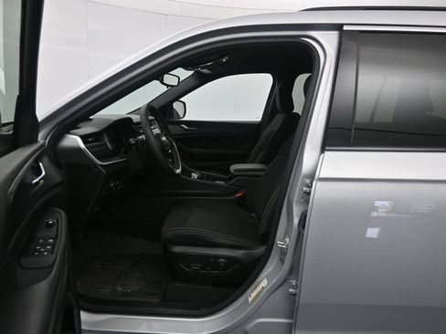 Used 2024 Jeep Grand Cherokee L Laredo RWD image 19