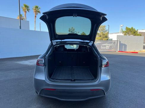 Used 2025 Tesla Model Y Long Range RWD image 15
