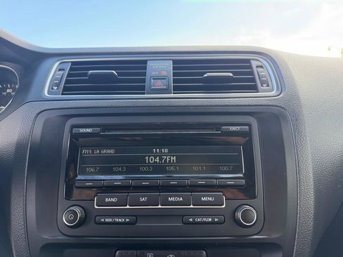 Used 2015 Volkswagen Jetta SE image 12