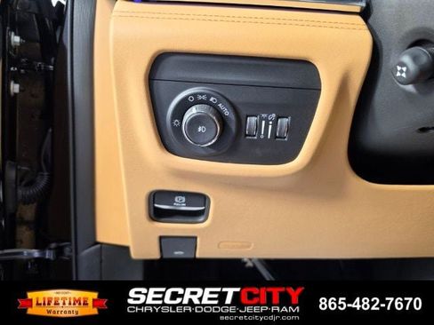 Used 2023 Jeep Grand Cherokee L Summit AWD/4WD image 14