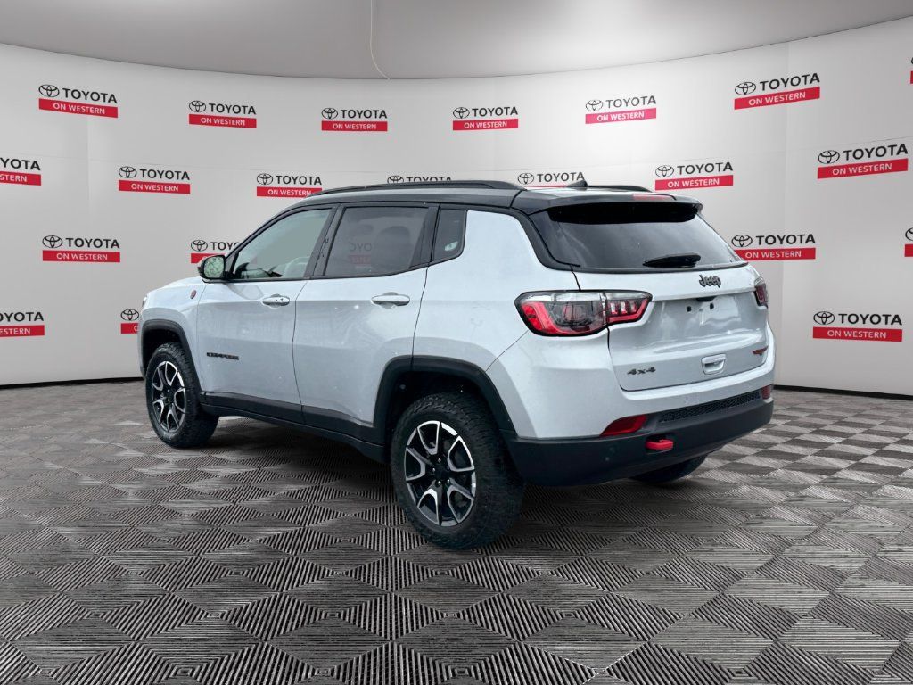 Used 2024 Jeep Compass Trailhawk AWD/4WD image 5