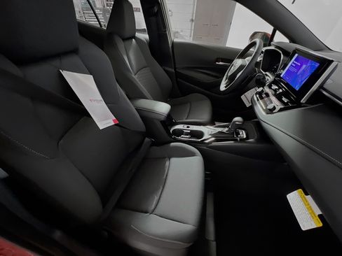 Used 2025 Toyota Corolla SE FWD image 31
