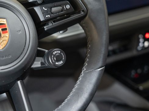 Certified 2024 Porsche Cayenne Turbo AWD/4WD image 23