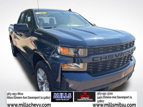 Used 2020 Chevrolet Silverado 1500 Custom w/ Custom Value Package AWD/4WD image 2