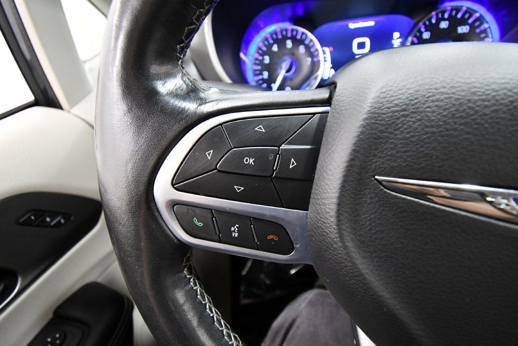 Used 2021 Chrysler Pacifica Touring-L FWD image 20