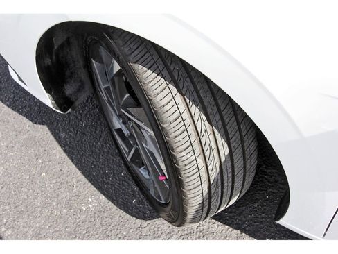 Used 2025 Hyundai Elantra Sport image 33