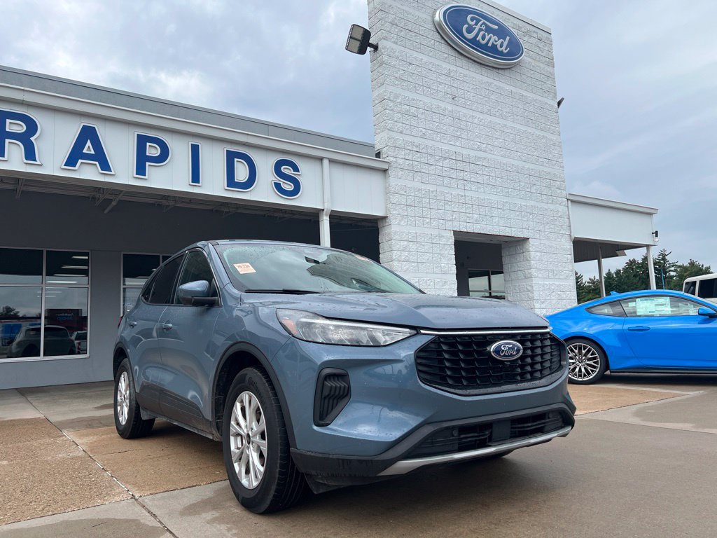 Used 2023 Ford Escape Active w/ Tech Pack #2 AWD/4WD image 2