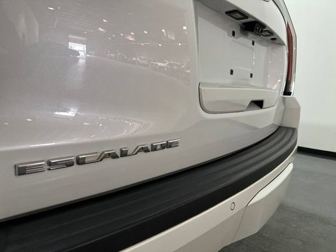 Used 2017 Cadillac Escalade ESV Luxury AWD/4WD image 10