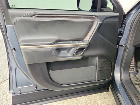 Used 2023 Rivian R1S Adventure image 10