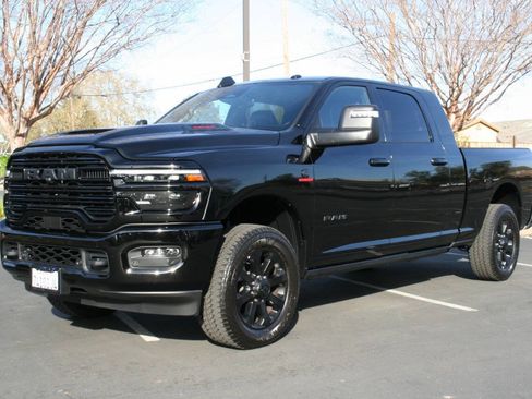 Used 2025 RAM 2500 Laramie AWD/4WD image 7