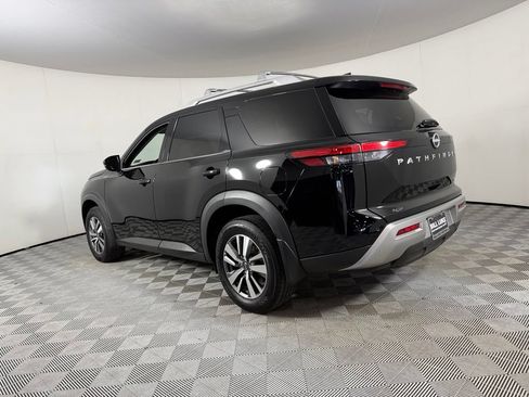 Used 2025 Nissan Pathfinder SL FWD image 10