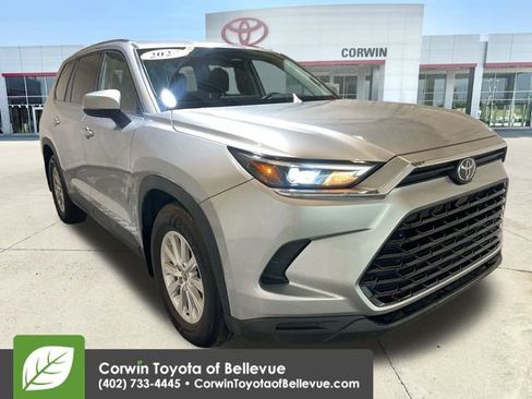 Used 2024 Toyota Grand Highlander XLE image 1