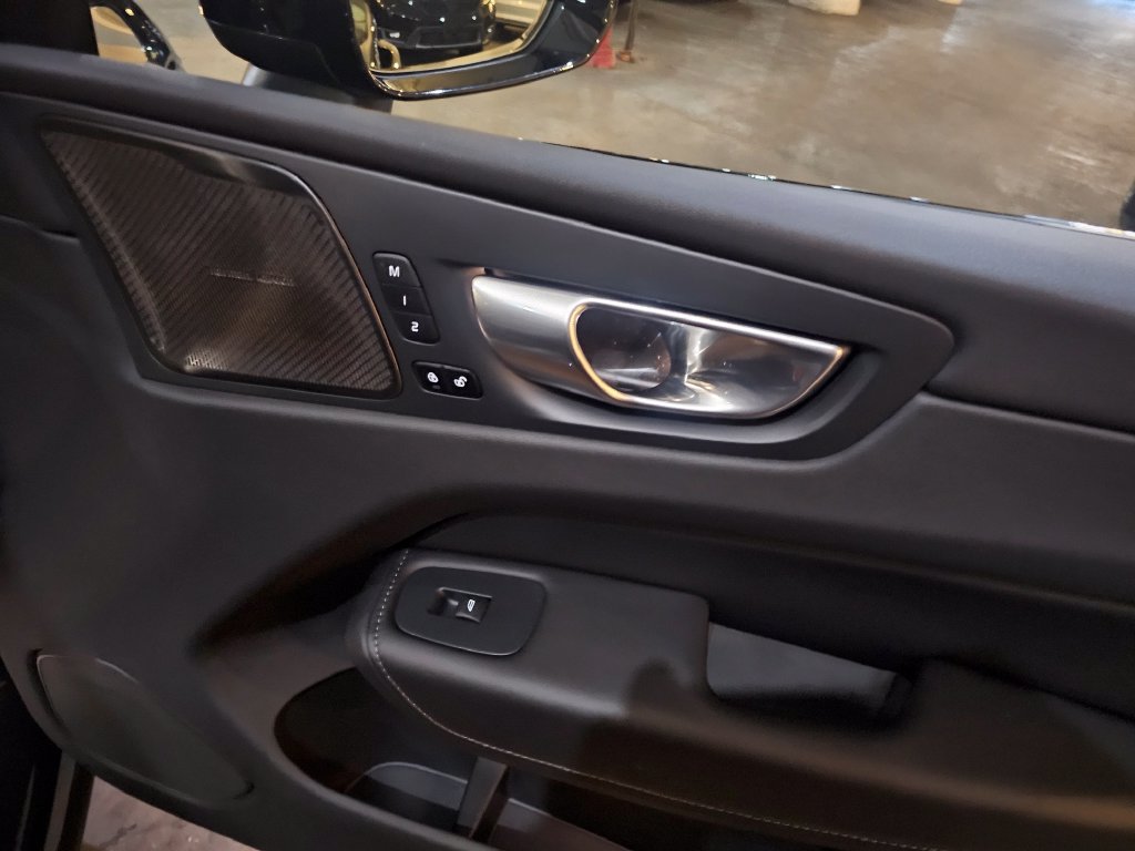 Certified 2024 Volvo XC60 T8 Ultimate w/ Protection Package Premier AWD/4WD image 12