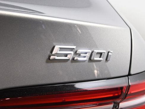 Used 2026 BMW 530i w/ Premium Package RWD image 37