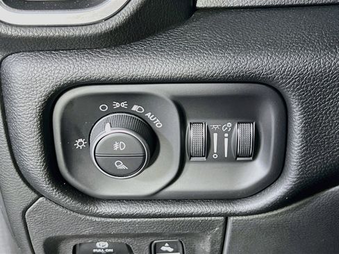 Used 2022 RAM 1500 Laramie AWD/4WD image 10