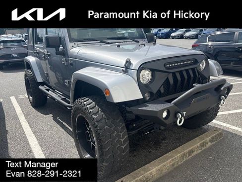Used 2017 Jeep Wrangler Unlimited Sahara w/ Connectivity Group AWD/4WD image 2