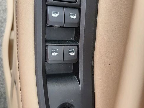 Used 2021 Jeep Grand Cherokee L Limited image 19