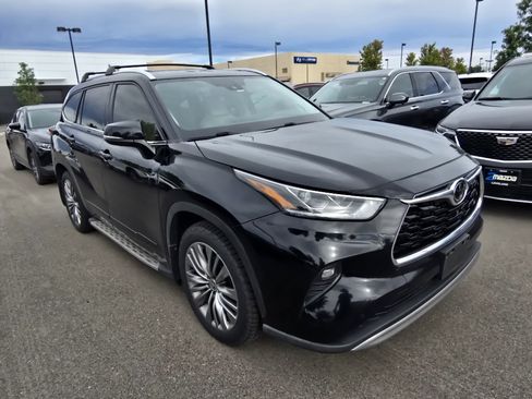 Used 2021 Toyota Highlander Platinum AWD/4WD image 18