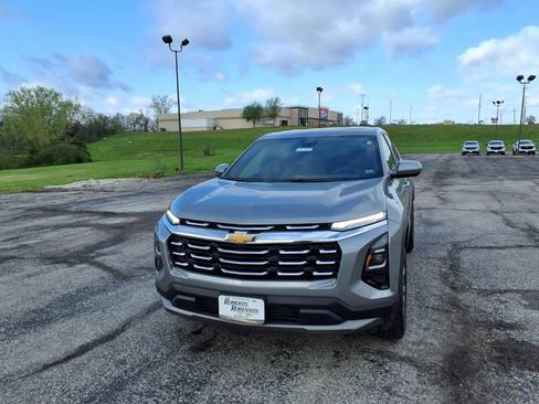 Used 2025 Chevrolet Equinox LT FWD image 32