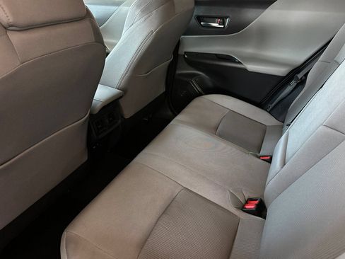 Used 2023 Toyota Venza LE AWD/4WD image 11