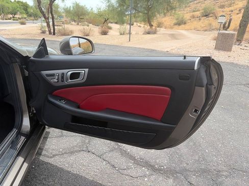 Used 2017 Mercedes-Benz SLC 300 image 24